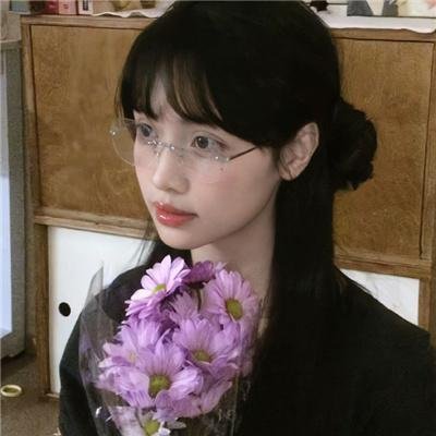 年轻女人